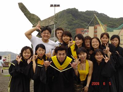 2004 (19).jpg - Jun-5--2004-畢業典禮之五-